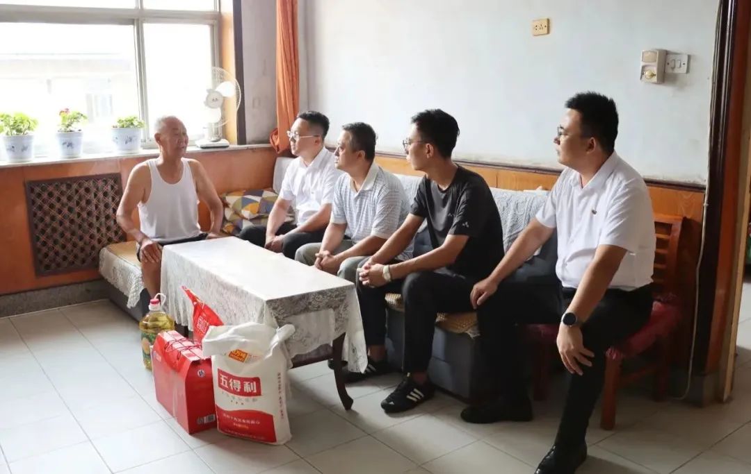 致敬崢嶸歲月 | 海江集團開展“八一”建軍節(jié)關(guān)懷慰問退役軍人活動